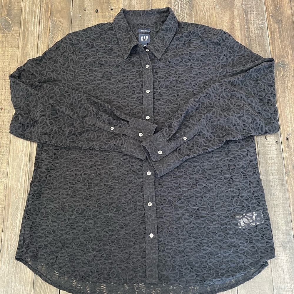 Women’s lace GAP “perfect shirt”